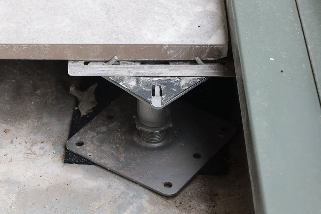 RPA-FR paving pedestal and ESC Edge Spring Clip