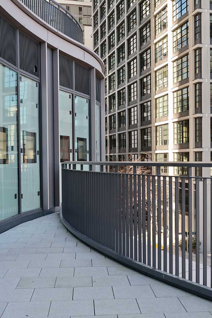 Curved terrace at Wood Wharf E3 & E4