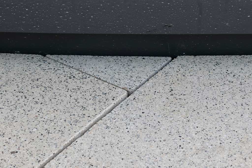 Close up of paving end