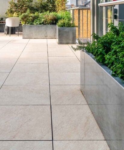 Porcelain paved roof terrace