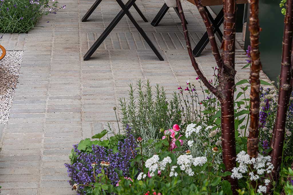 Natural stone setts