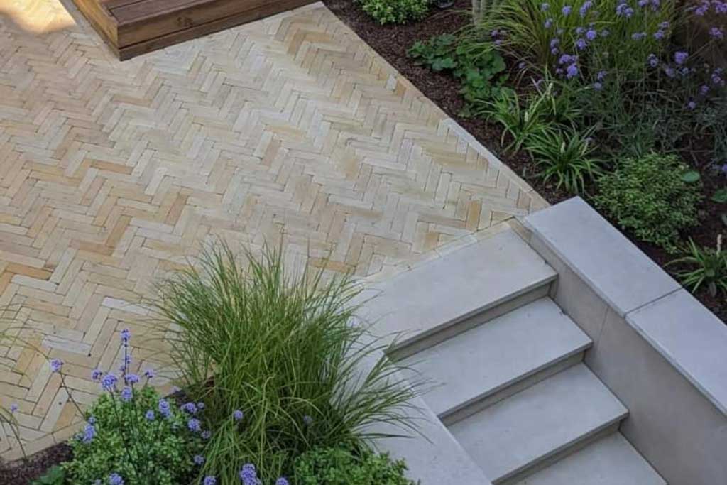 Natural stone setts and steps