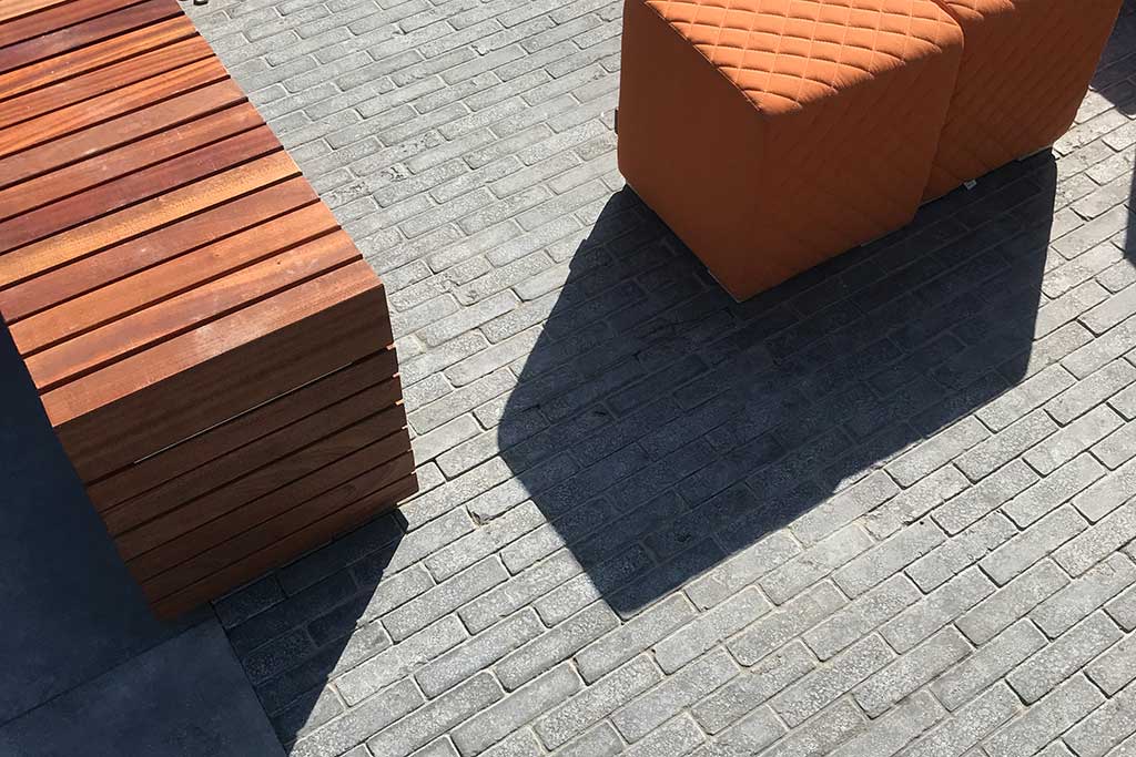 Natural stone setts