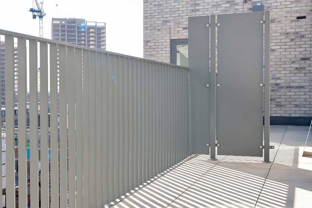 Roof terrace guard rail
