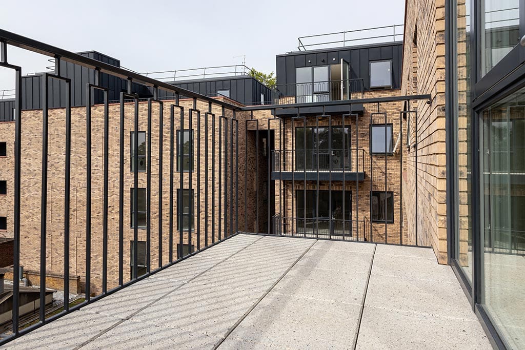 Paved balcony and balustrades