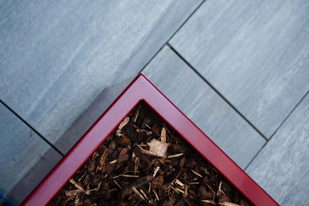 Planter edge and porcelain paving