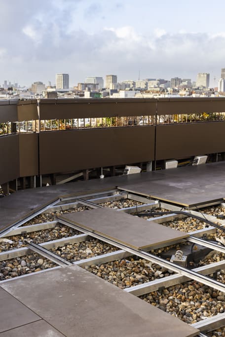 Paving with wind-uplift prevention on lattice frame