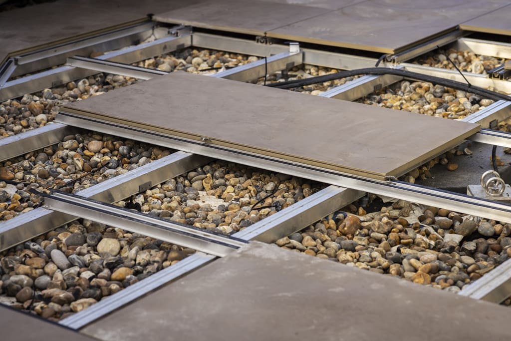 Paving with wind-uplift prevention on lattice frame