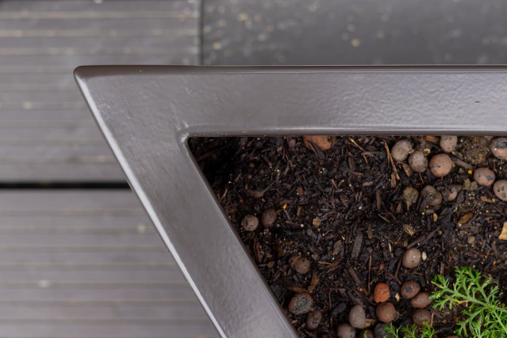 Egyptian & Dudley House planter close-up