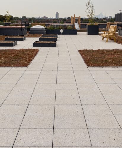 Pedestal roof terrace