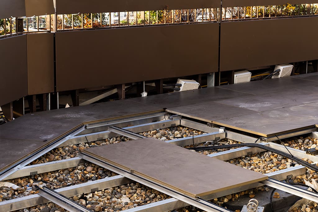 Rail system with paving up to balustrade