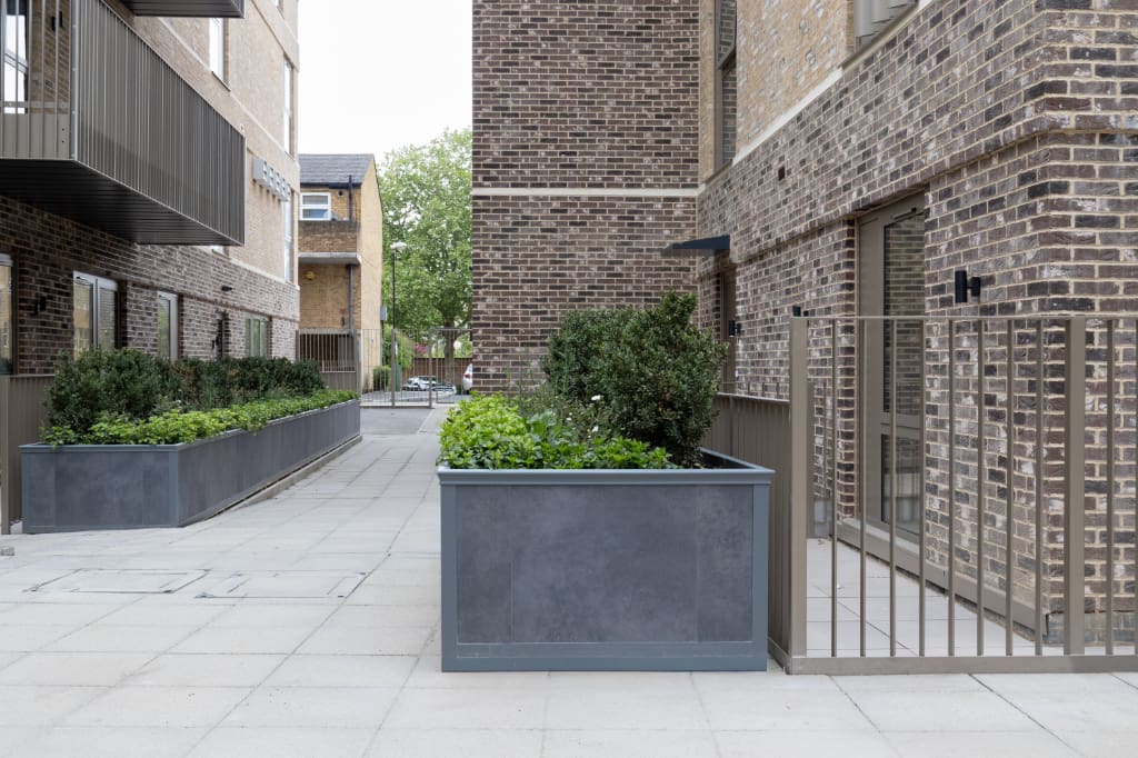 Eiger Porcelain Planters