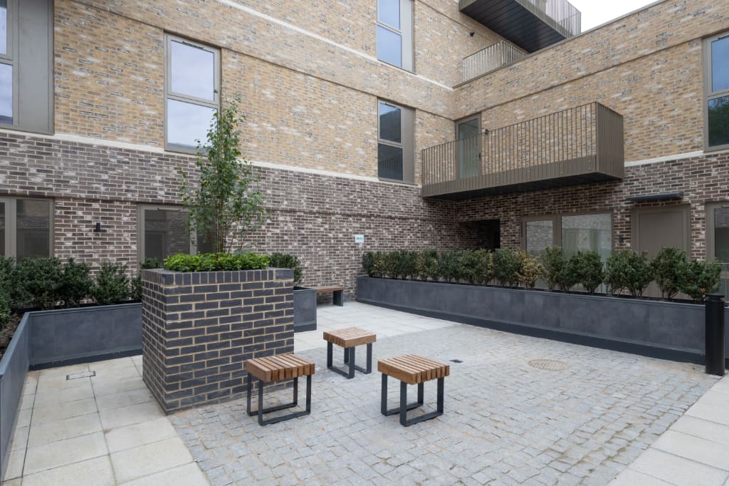 Eiger Porcelain Planters round courtyard