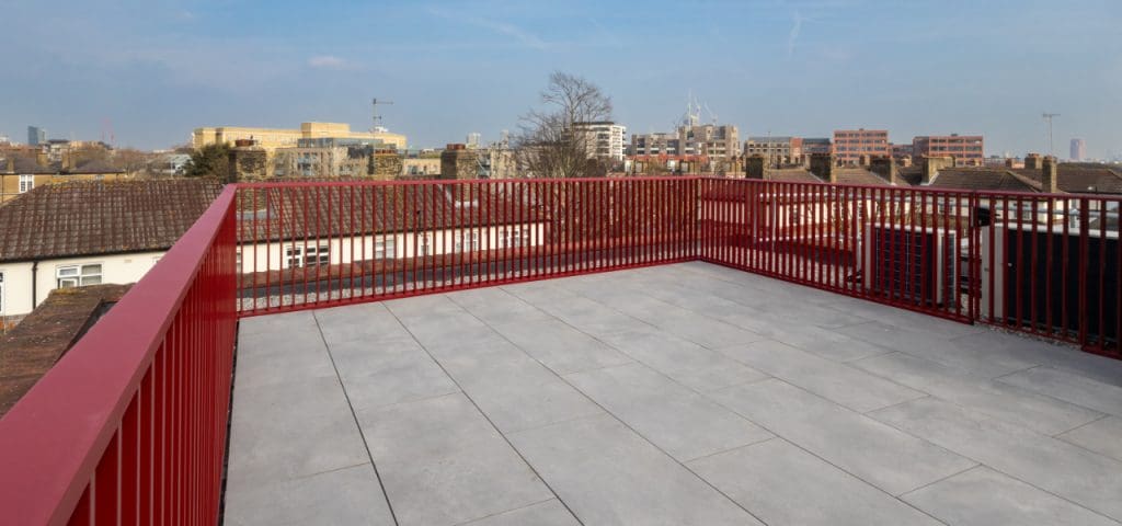 Balcony made with BaseLink and paving rail system