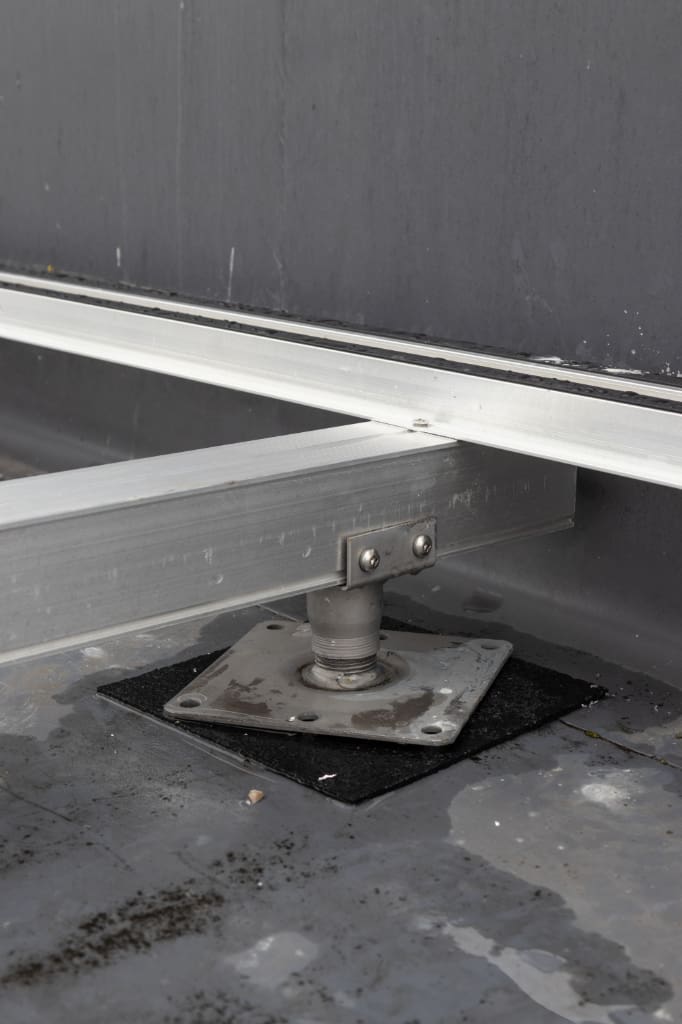 RD-FR pedestal, aluminium joist and top rail