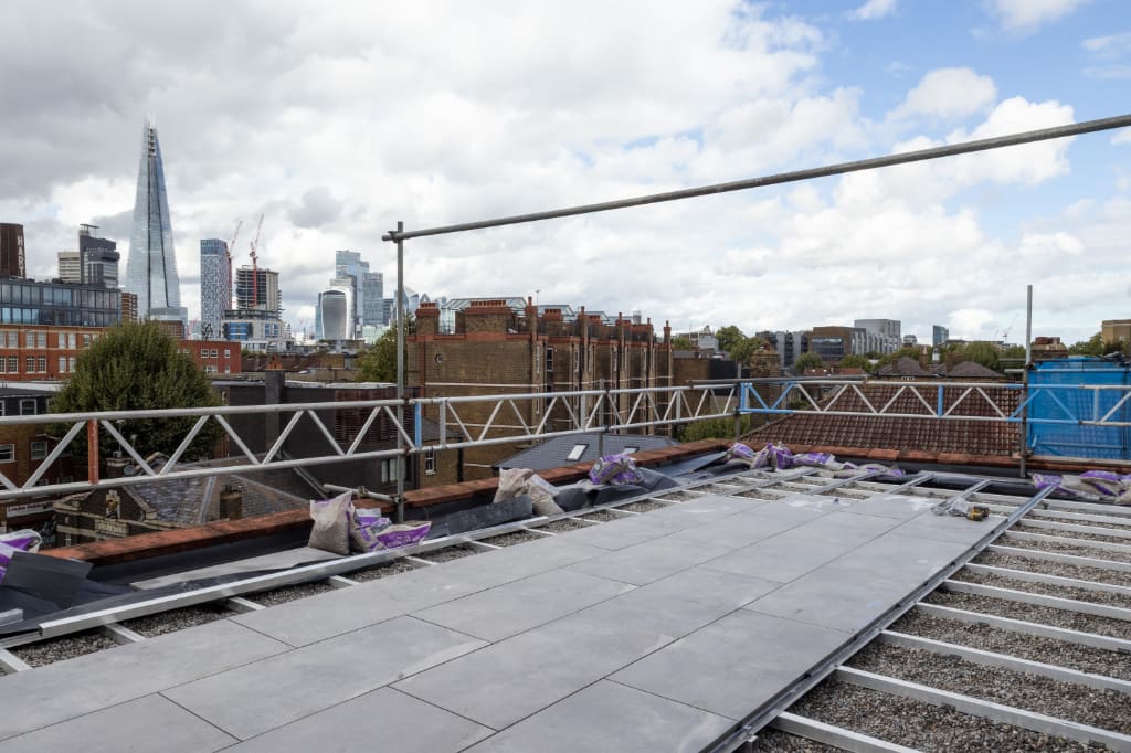 Paving on lattice frame