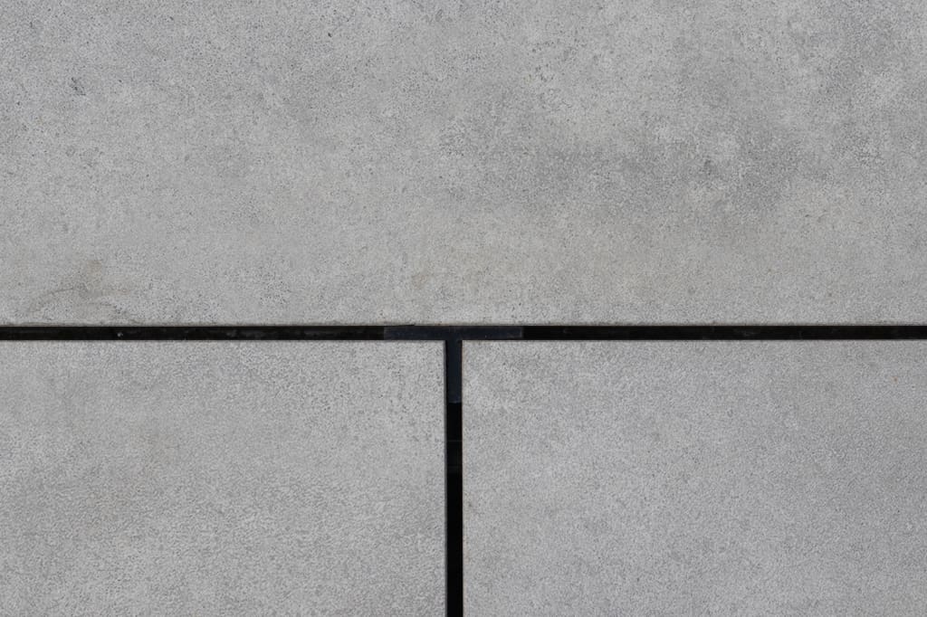 Paving close-up with spacer