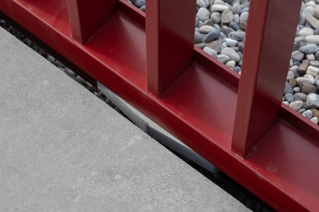 BaseLink joining balustrade to paving system