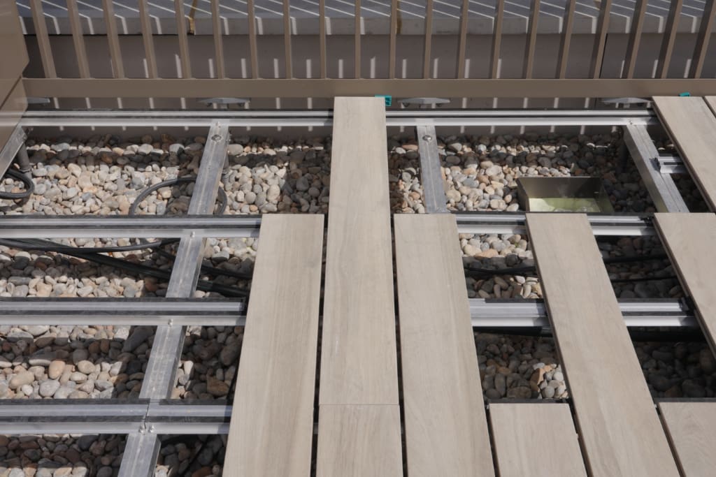 Vitrified Composite on Decking Top Support Rail