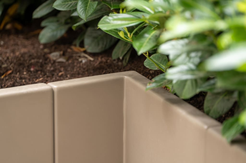Planter edge close-up