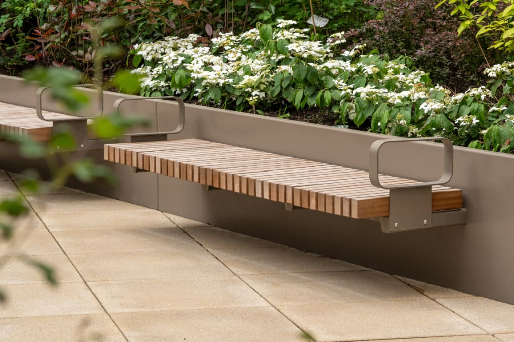 Integrated Cantilever Seating on planter