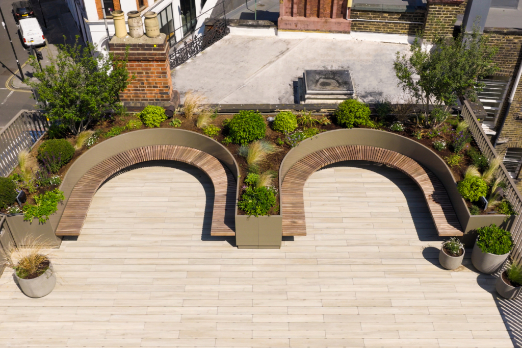 Decked roof terrace with seating and planters