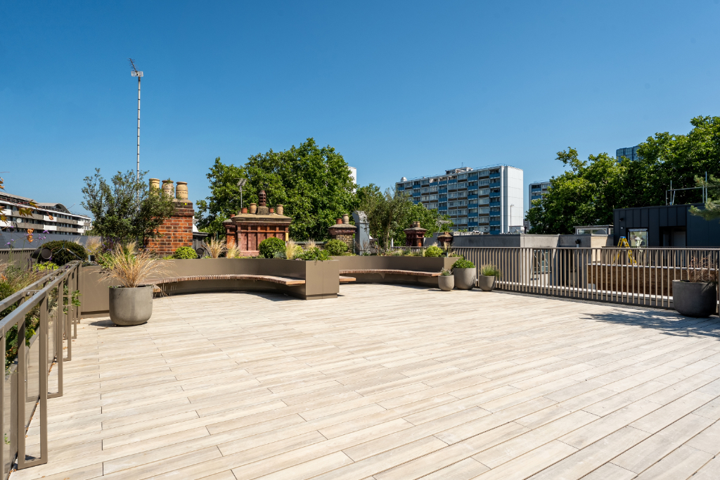 Decked roof terrace with seating and planters
