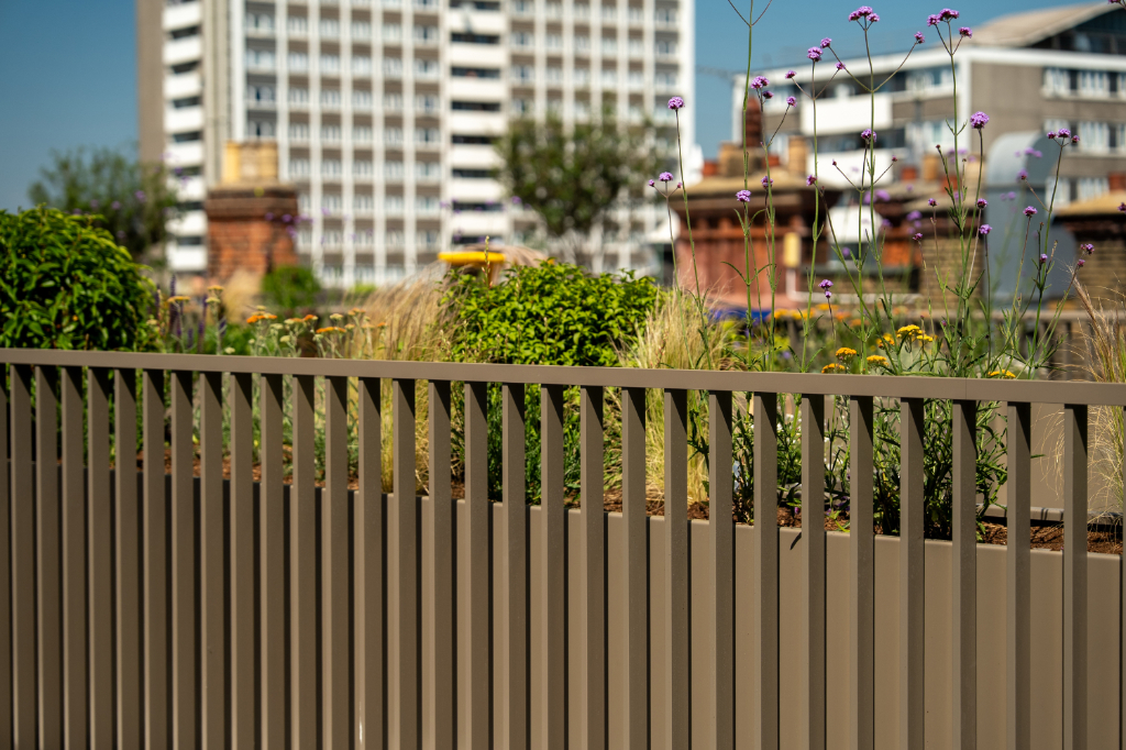 Roof terrace balustrade