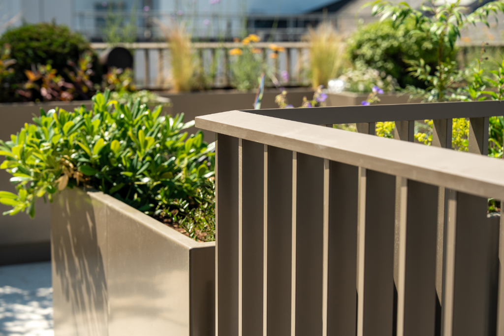 Roof terrace balustrade
