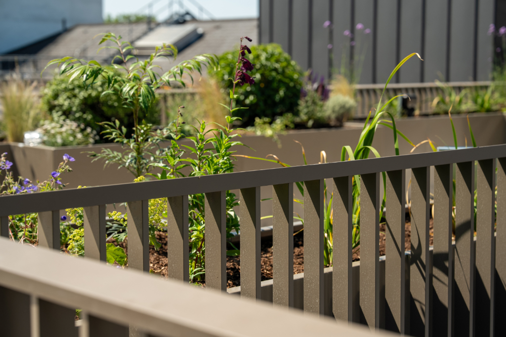 Roof terrace balustrade