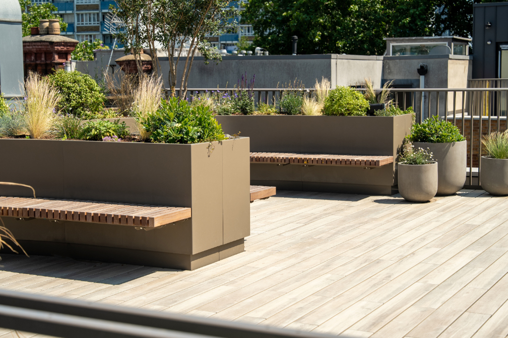 Decked roof terrace with seating and planters