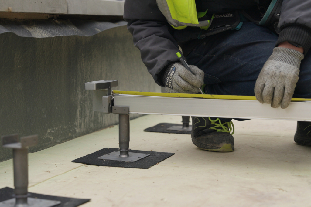 BaseLink fitted to rail system