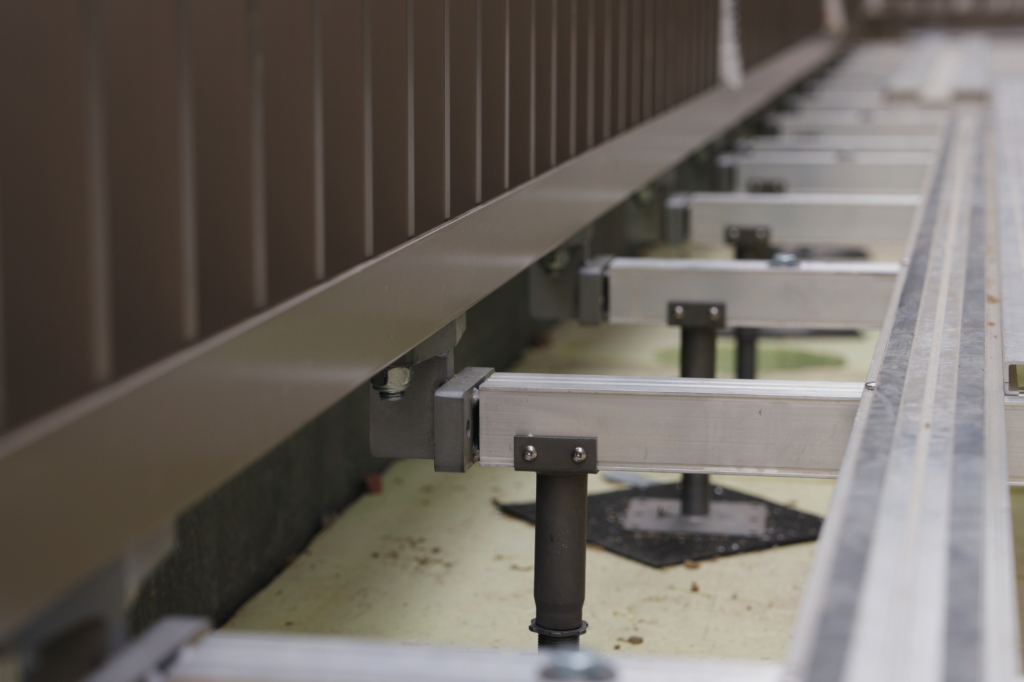 Rail system linked to balustrade with BaseLink