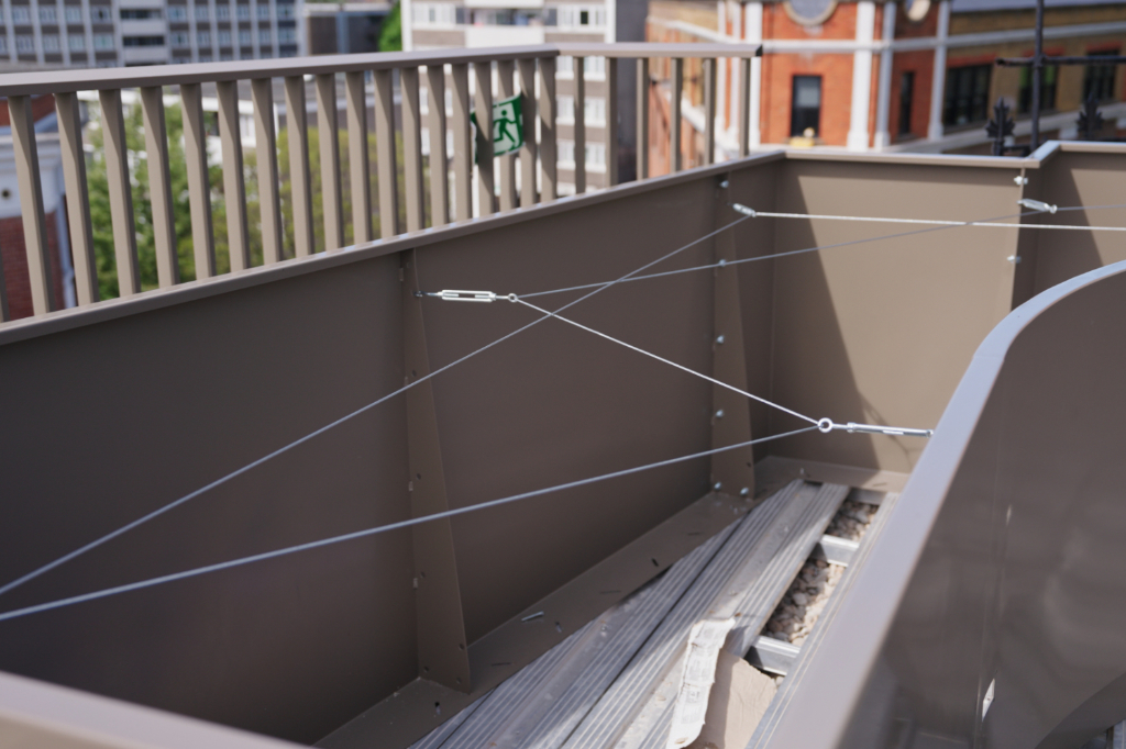 Planter tension wires