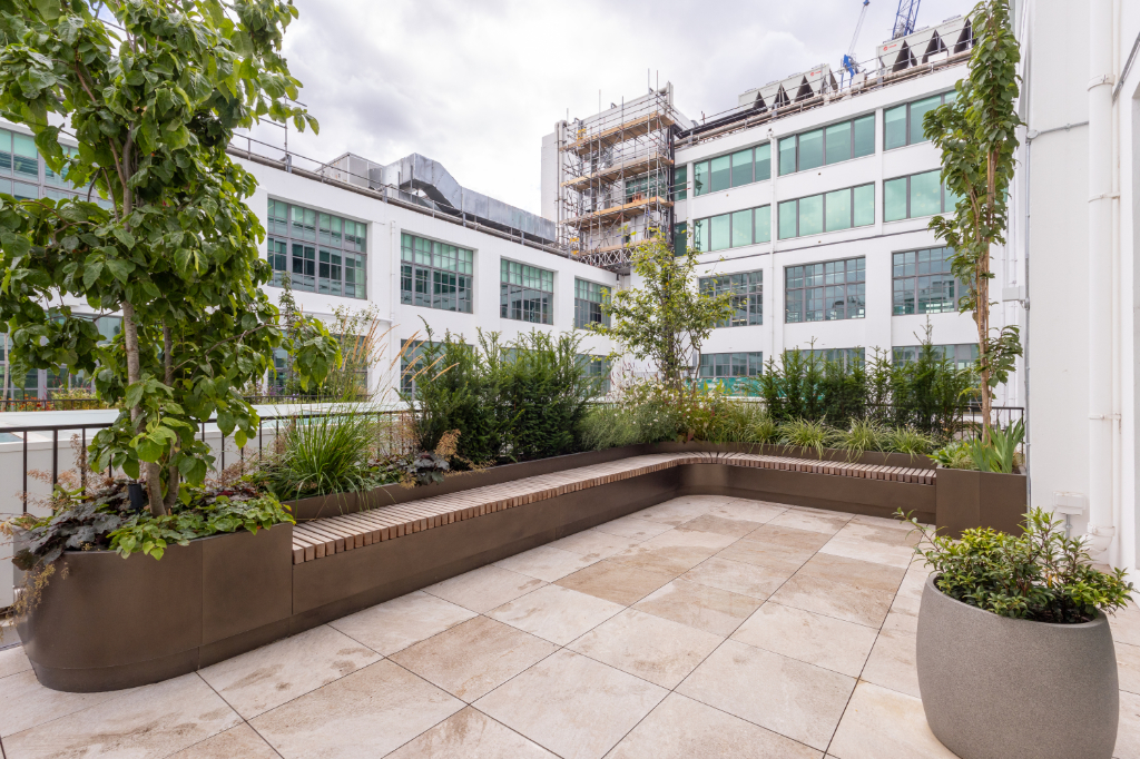 Paved roof terrace and planters
