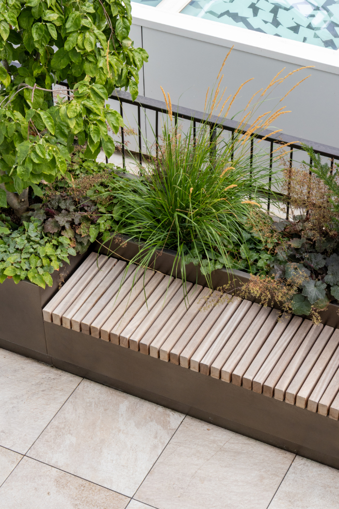 Planter with seating